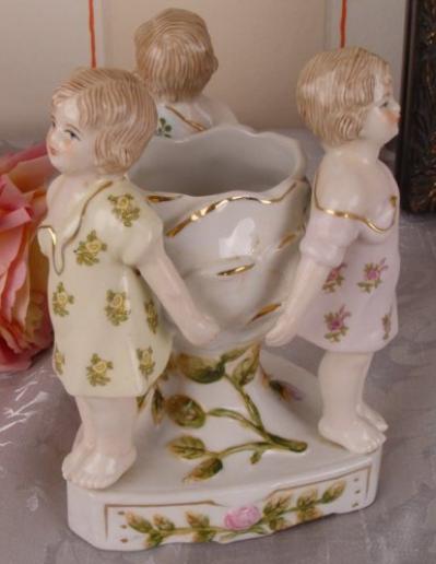 FIGÜRLICHE ZIERVASE OAP151
